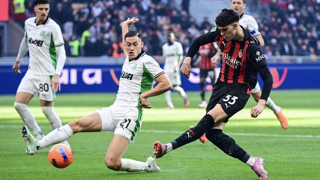 Sassuolo Tumbangkan AC Milan, Jay Idzes Alami Cedera di Laga Serie A