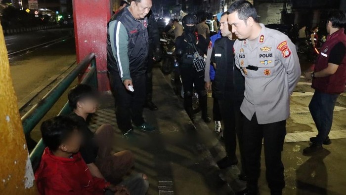 Patroli Kepolisian di Jakarta Barat Berujung Penangkapan Dua Orang yang Diduga Membawa Obat Terlarang