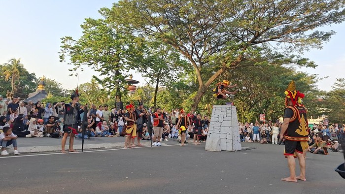 Libur Iduladha Dimanfaatkan Warga untuk Edukasi Anak di TMII, Wisata Sekaligus Belajar Budaya